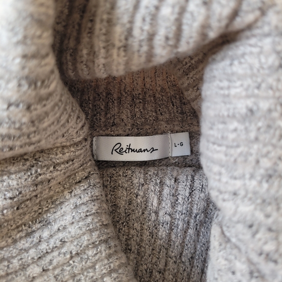 Large reitmans stretchy turtleneck - Picture 4 of 5